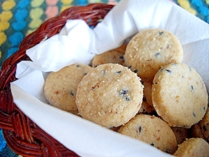 レンジとフライパンだけで米粉のざっくりクッキー♪