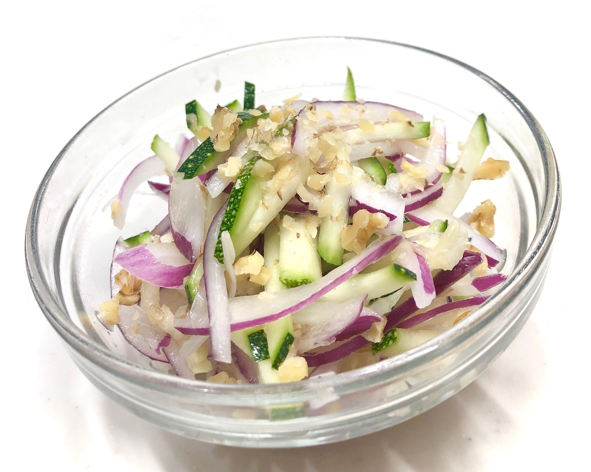 おばけズッキーニと赤玉ねぎのエスニック風サラダ