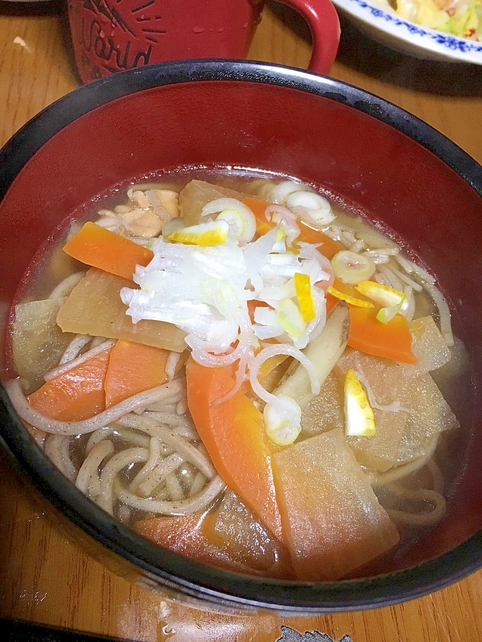 鶏肉と根菜の温かいそば