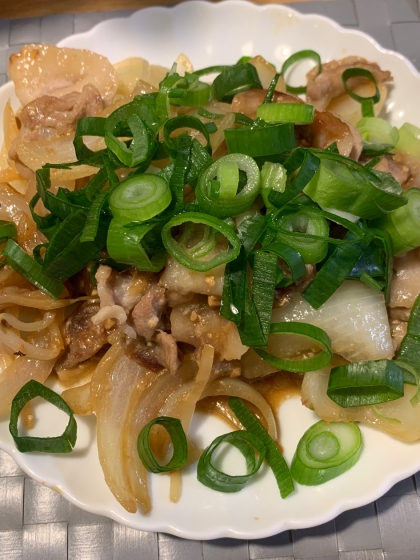 ご飯が進む♪豚肉と玉ねぎの味噌炒め〜