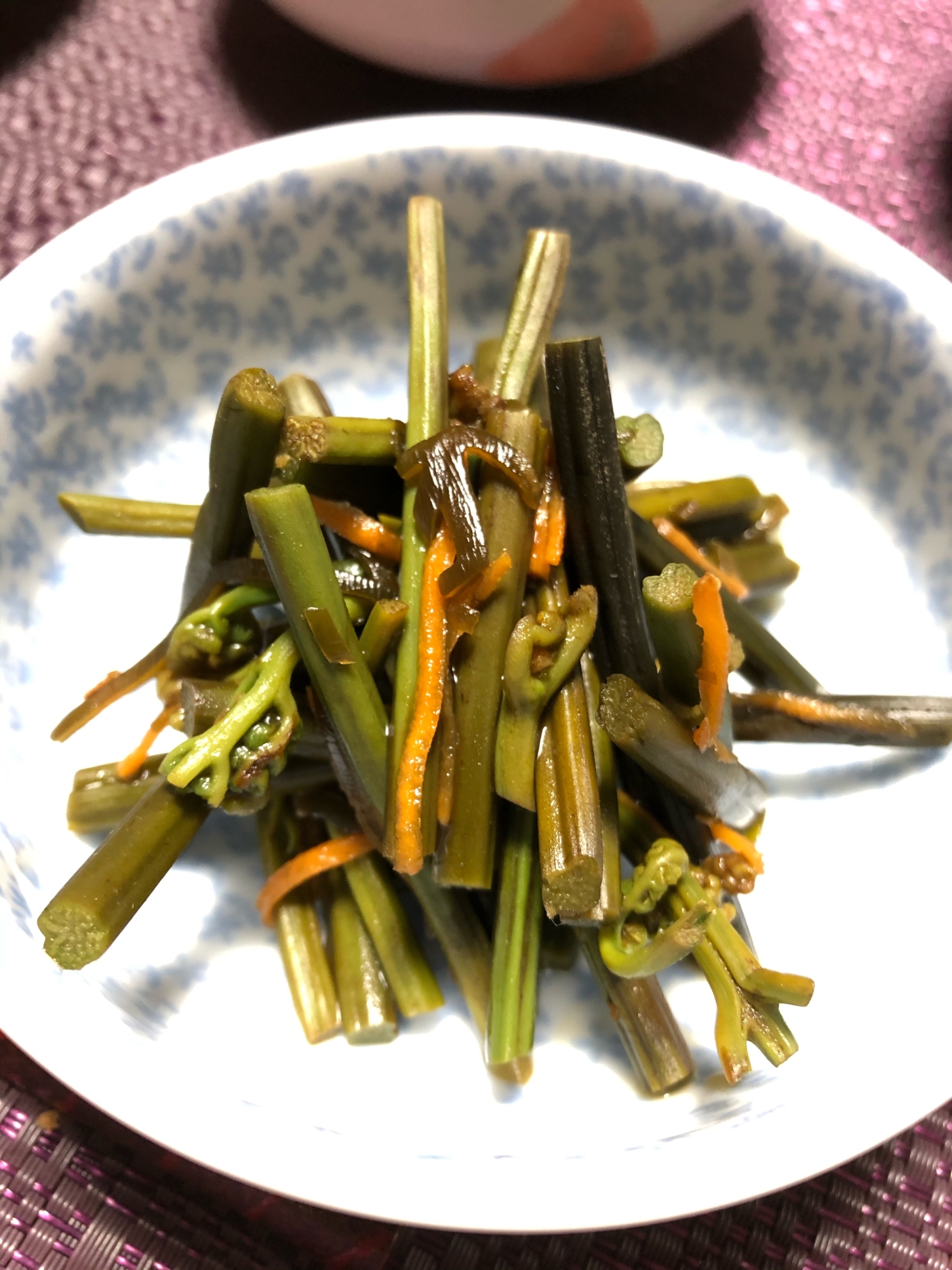 ワラビと塩昆布の麺つゆ浸しで簡単作り置き副菜