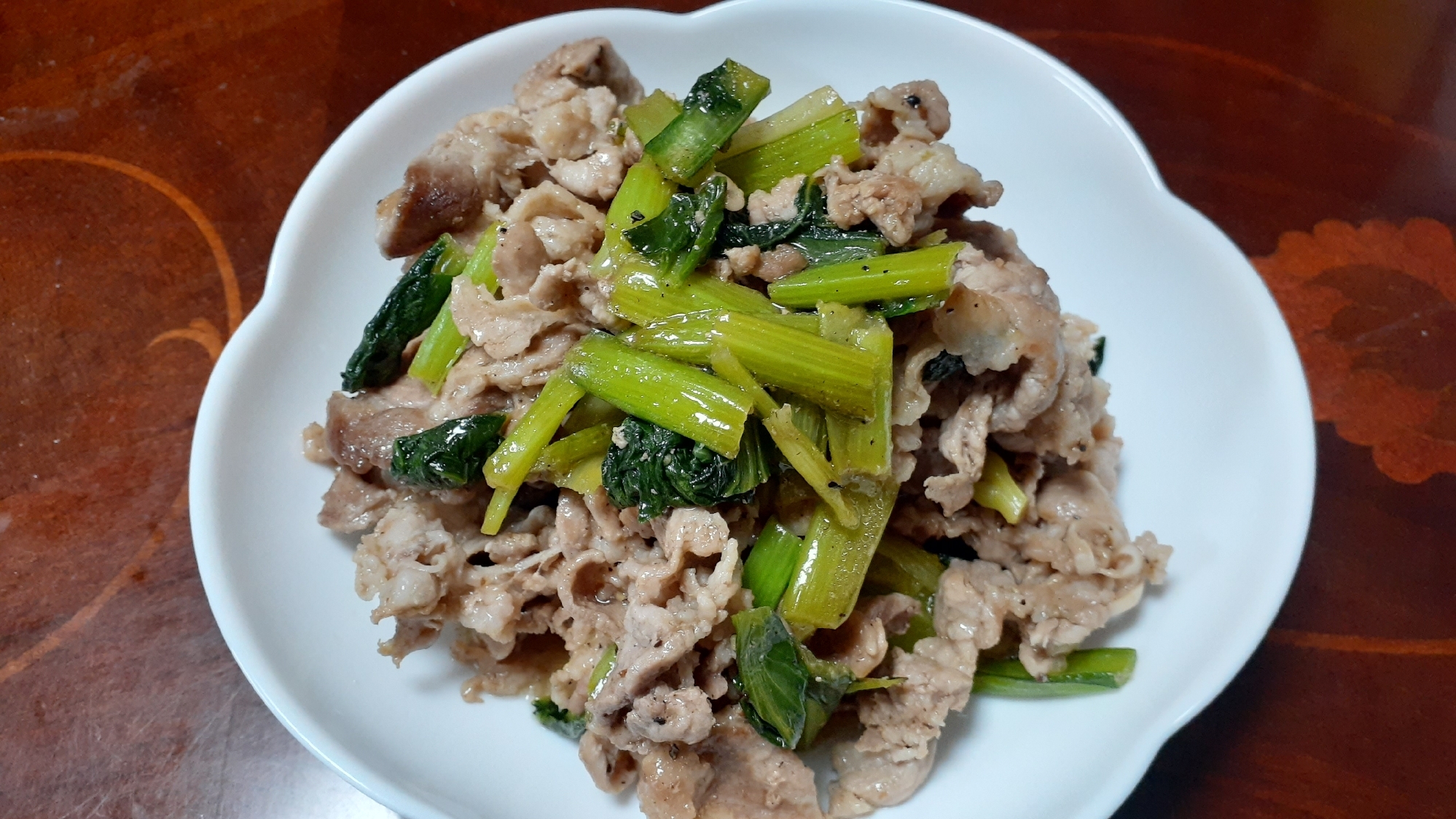 豚切り落としと小松菜のトリュフ風味炒め♪