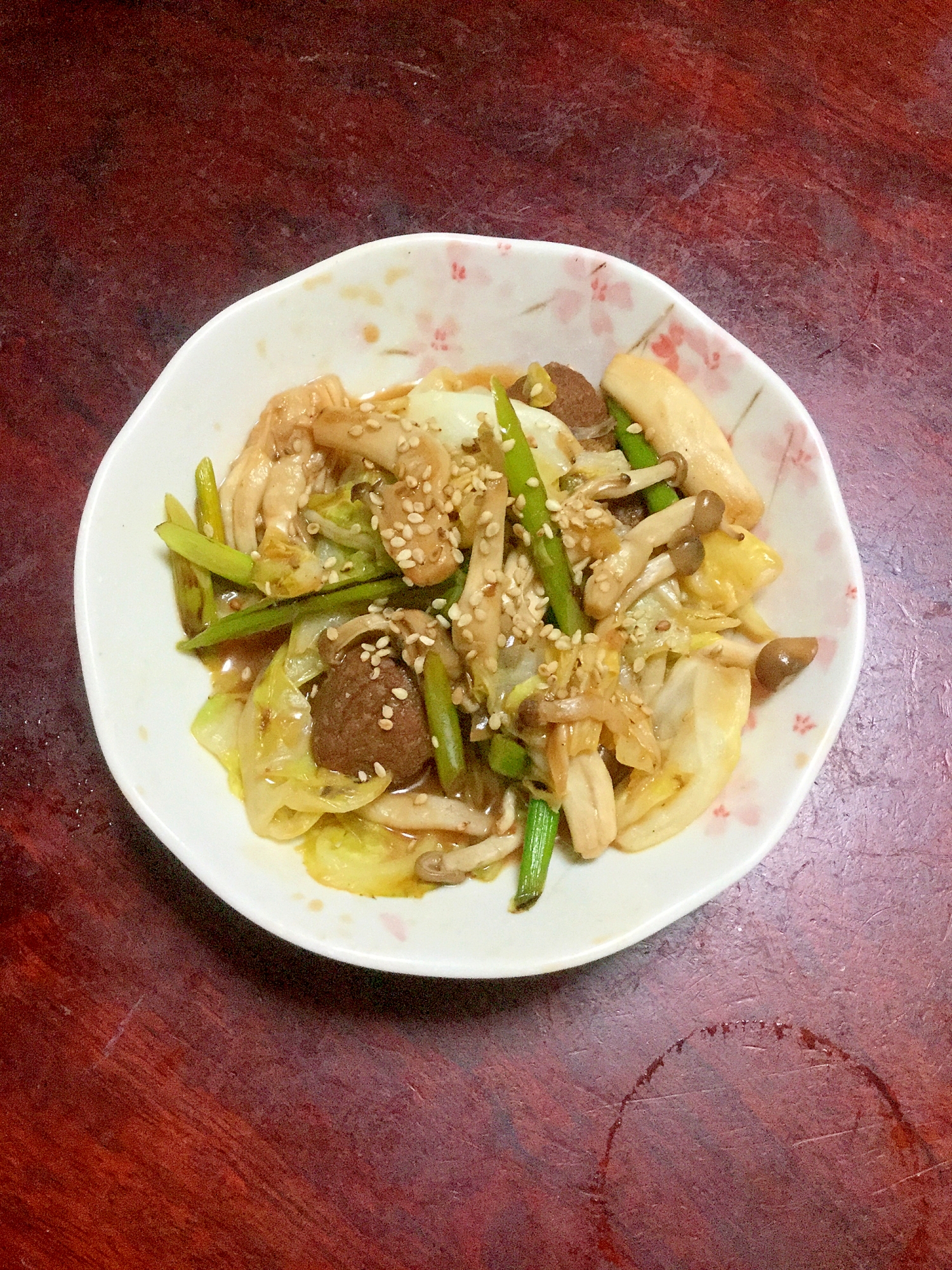 ミートボールと白菜とシメジとニンニクの芽の炒め煮！