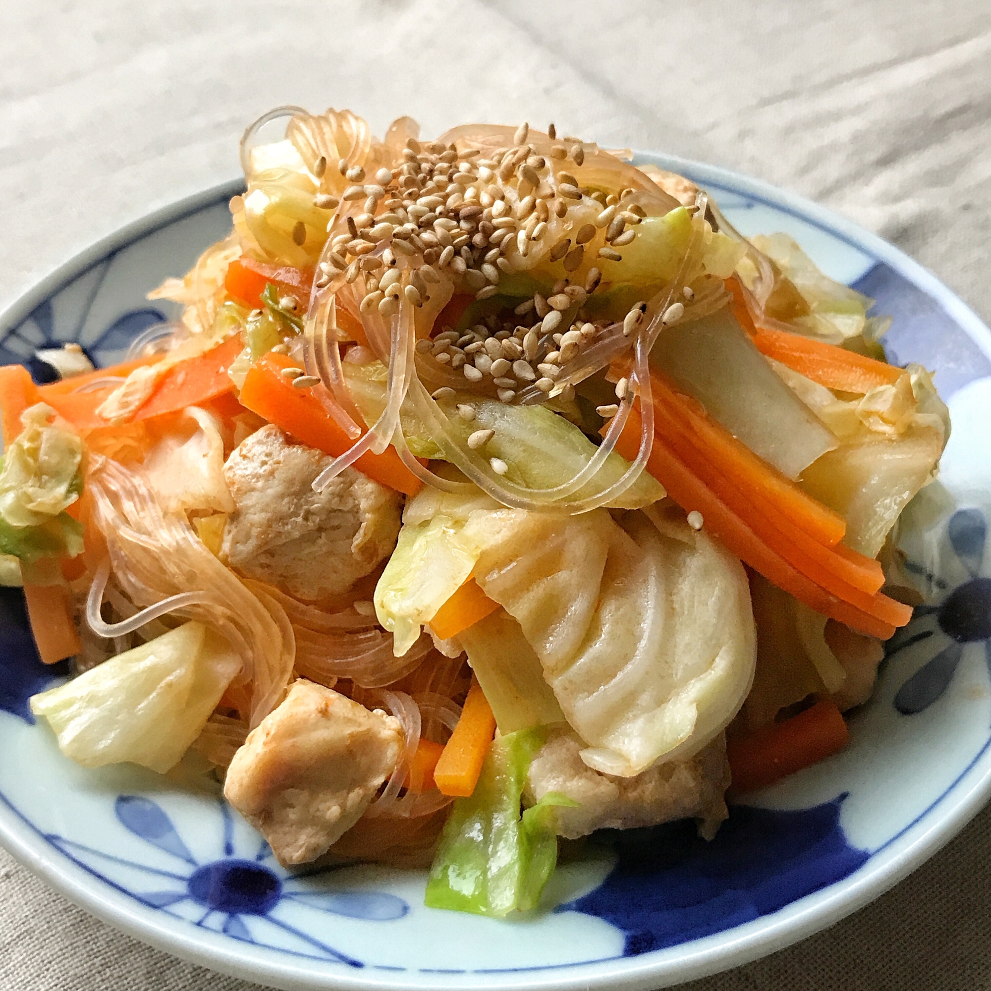 鶏肉とキャベツのチャプチェ