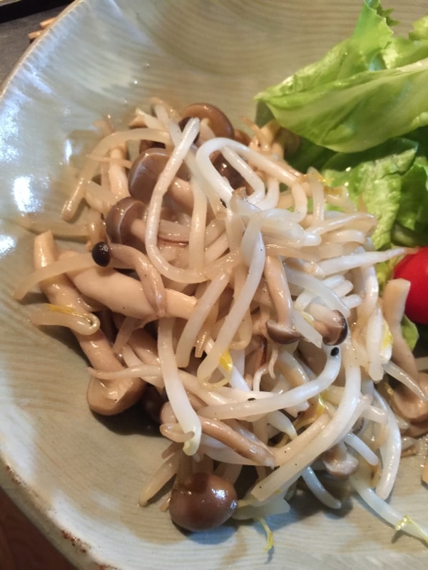 肉料理に付け合わせ もやしとしめじ炒め レシピ・作り方 by こたなれ
