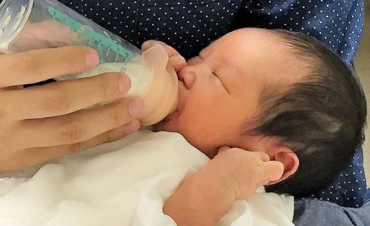 新生児期 授乳の間隔や回数 母乳とミルクでどう違うの デイリシャス 楽天レシピ 新生児期 授乳の間隔や回数 母乳とミルクでどう違うの デイリシャス 楽天レシピ