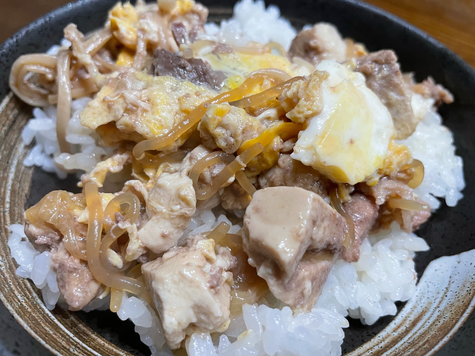 牛肉と豆腐の卵とじ丼