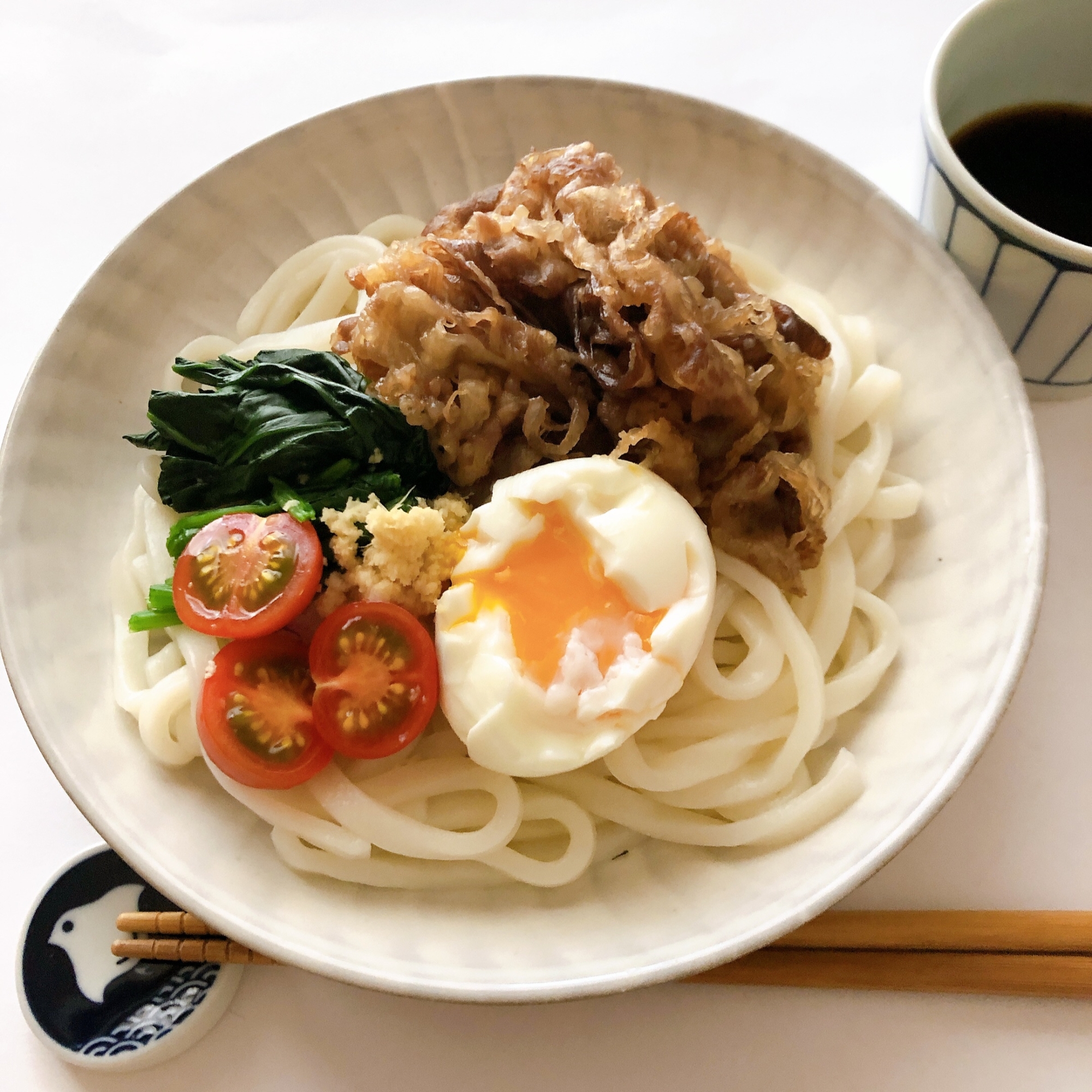 麺つゆぶっかけ肉玉うどん