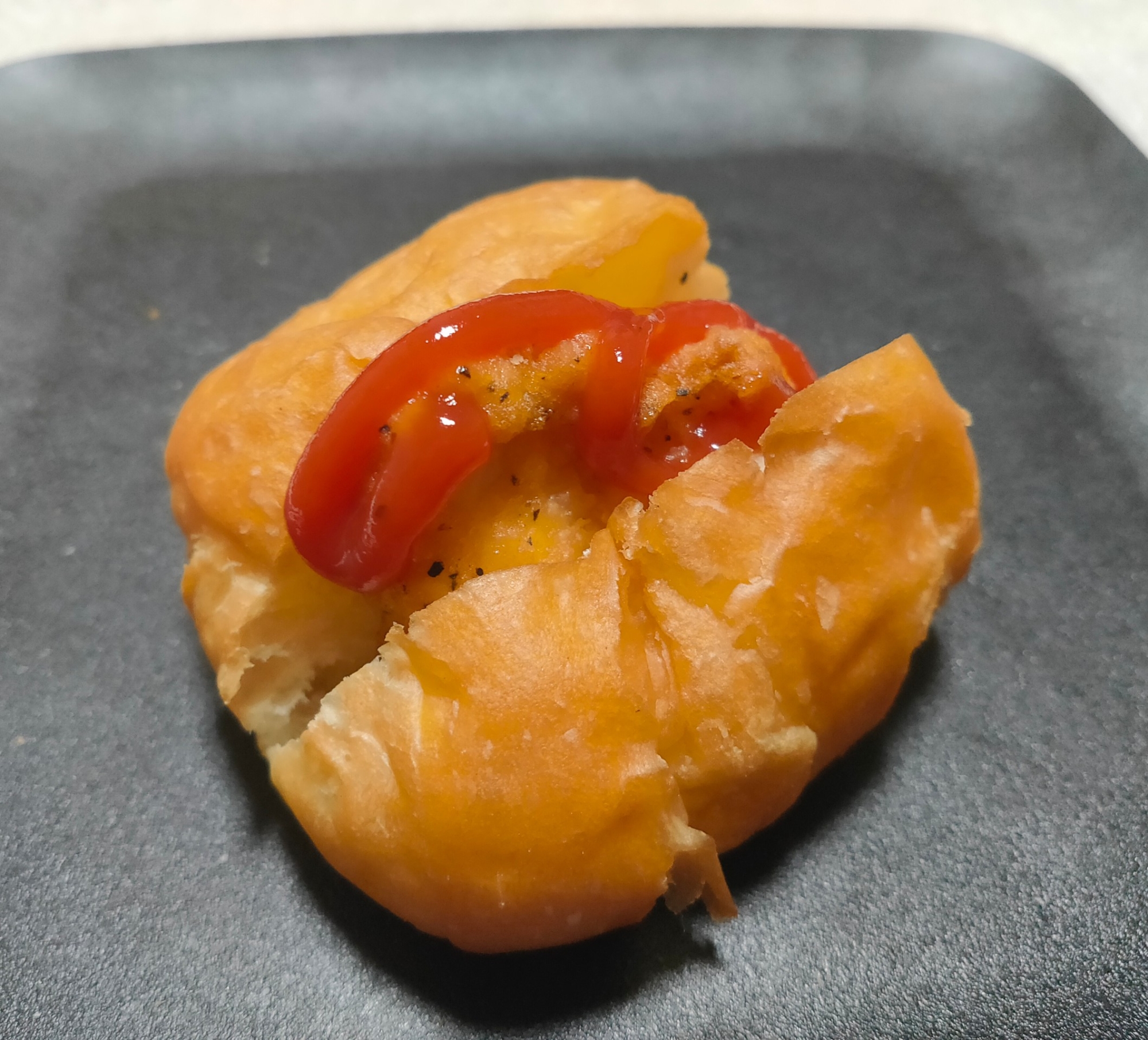 塩パンでナゲットサンド