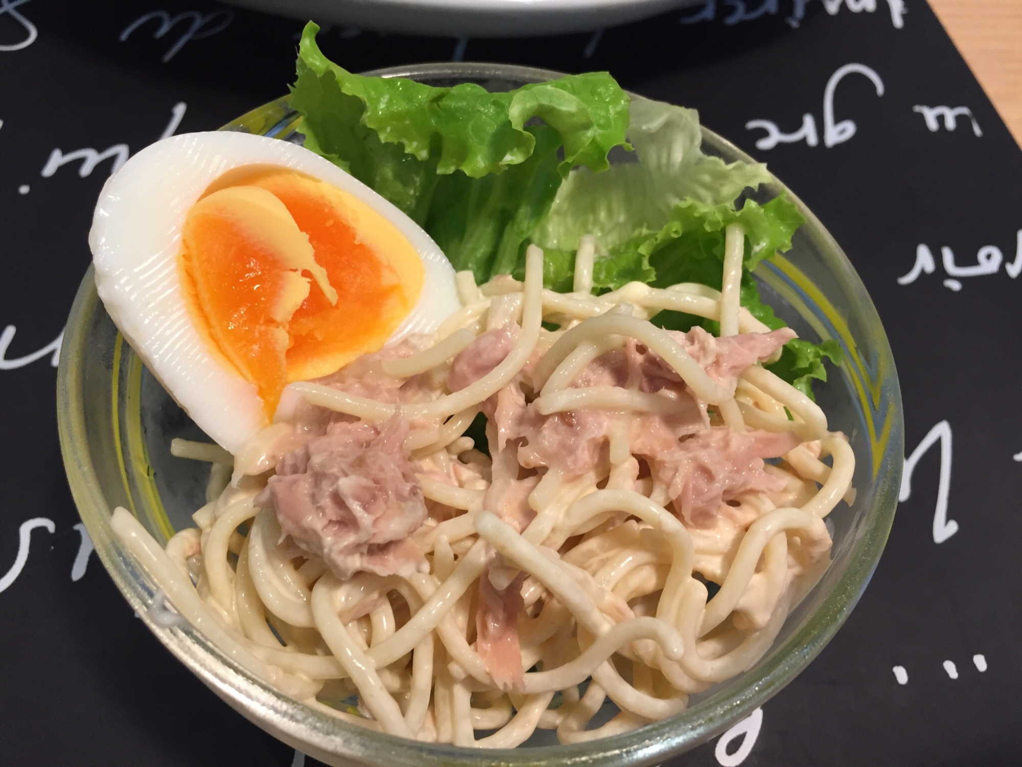 茹ですぎたパスタの残りで！シーチキンサラスパ