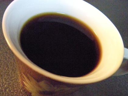 食後のコーヒーに^m^！ブルーベリージャムは我が家では案外余り勝ちなので有効活用できて感謝です♪ホットコーヒーに入れると甘酢っぱい香りが立ってイイですね☆