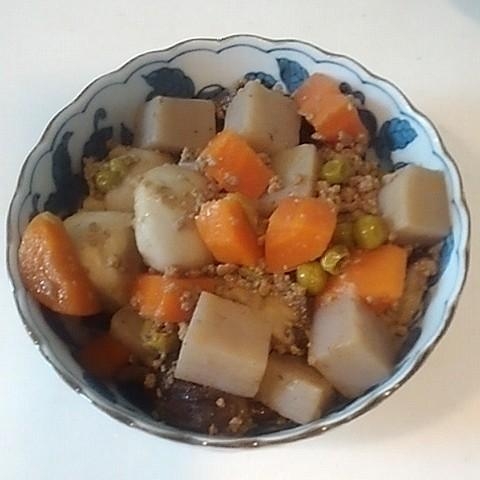野菜とこんにゃくと合い挽きミンチの煮物