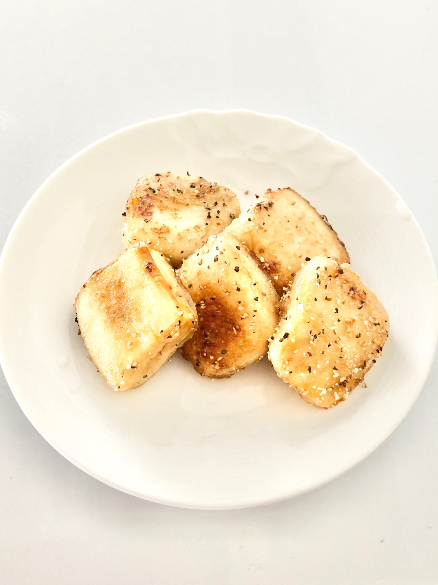 揚げ焼き豆腐の粉チーズ焼き