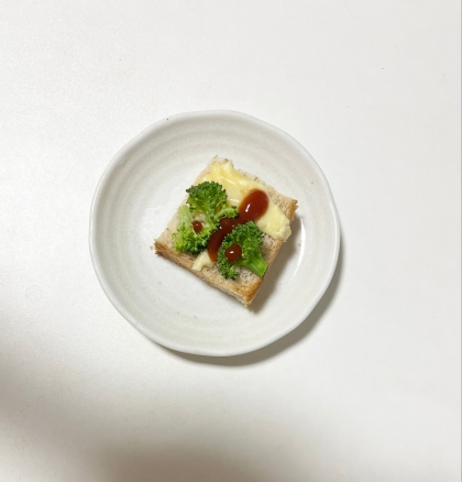 ブロッコリーのチーズケチャップトースト