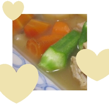 キャベツと人参とオクラのコンソメスープ