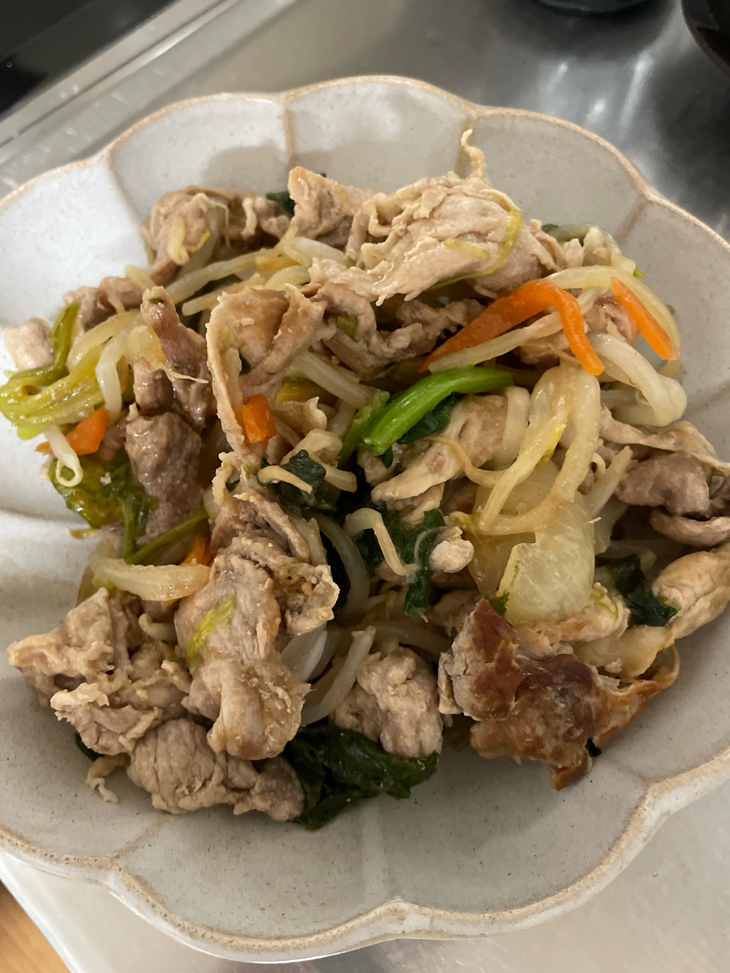 豚肉ほうれん草もやしキャベツ炒め物(きな粉入り)