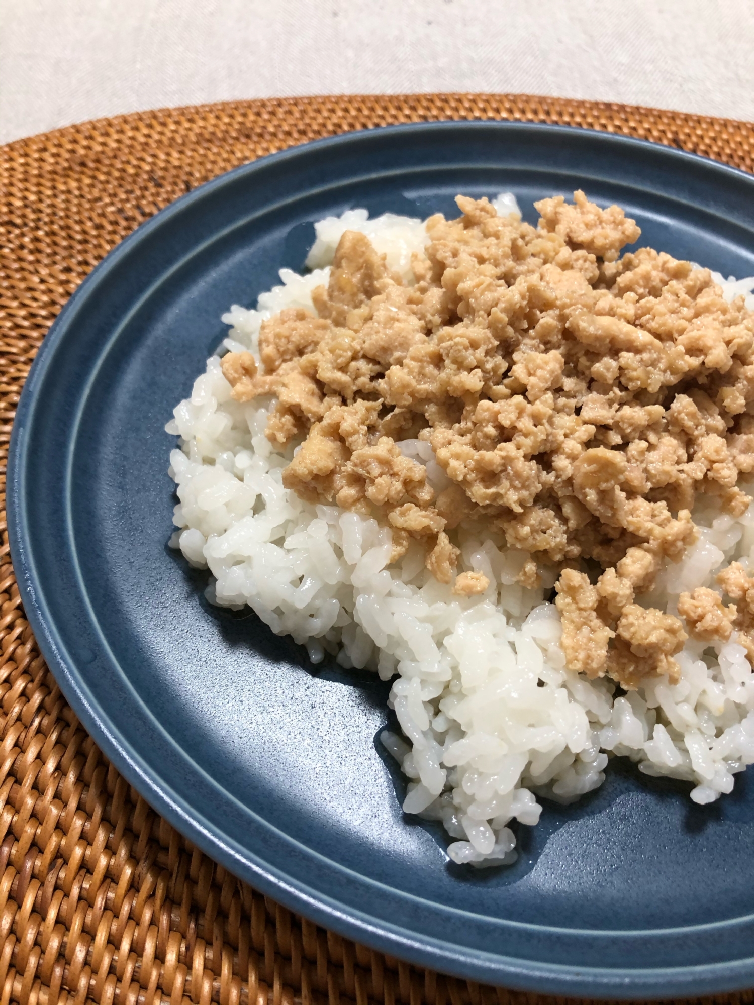 おでんの残りのお出汁をリメイク！そぼろご飯
