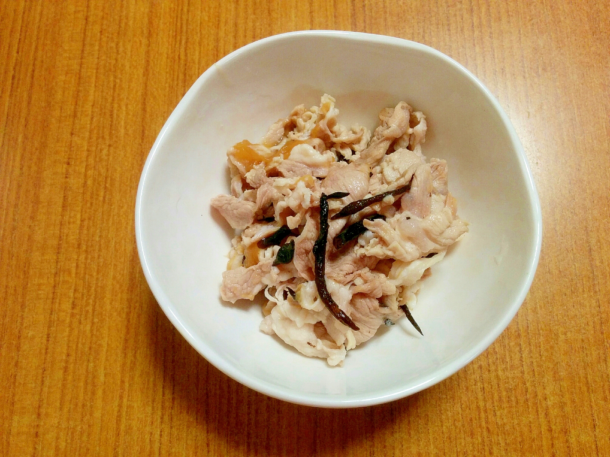 ラム肉の梅ひじき和え