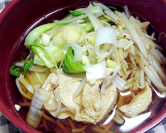 鶏ハムと野菜炒めのせラーメン