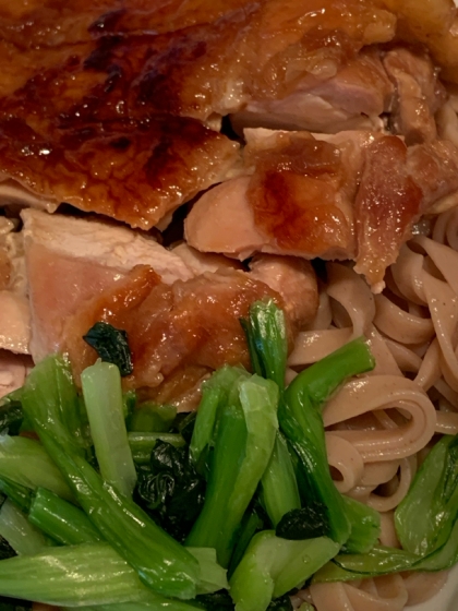 暑いから冷たい麺が美味しい！
照り焼きチキンも食べ応えあって、パワーチャージできそう。