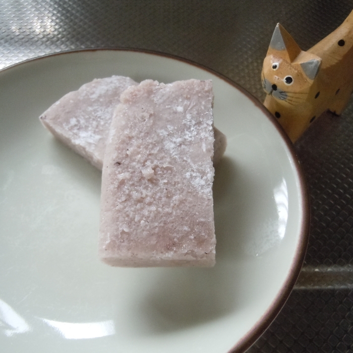 ほんのり桜色レンジで作る簡単切り餅