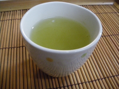 塩緑茶を発見！ちょっと気になり作ってみましたよ～♬
甘いおやつと合う～＾＾
このお茶もイケる*＾m＾