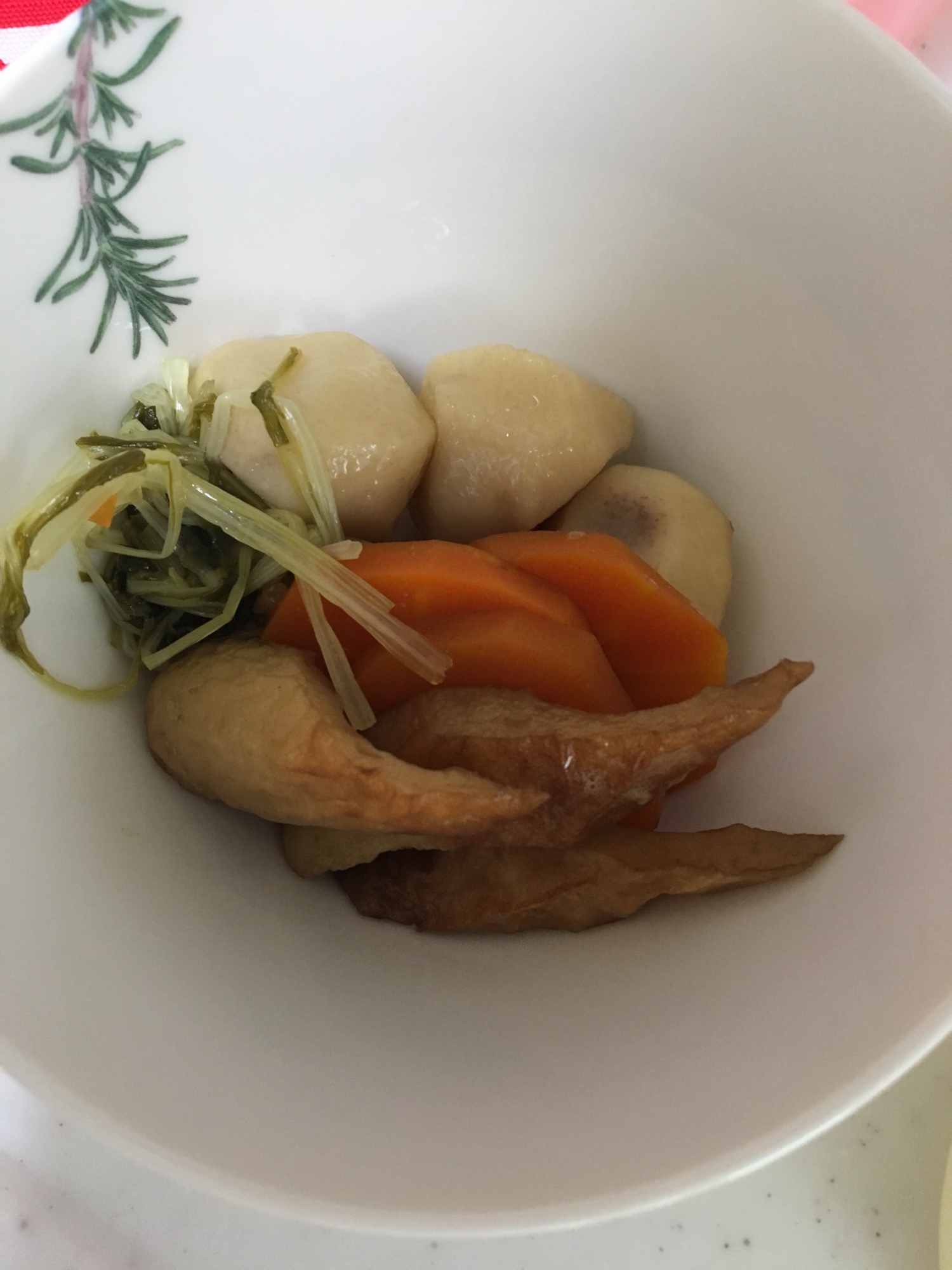 水菜で彩り(*^^*)里芋と竹輪の煮物☆