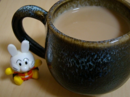 笑顔になる香る珈琲をうさぎたんが持ってきてくれたよぉ♪でもキャラ名知らないの(笑)これウサギだよね？違ったりして～＞＜でも美味しいコーヒー飲めたからいいや(笑