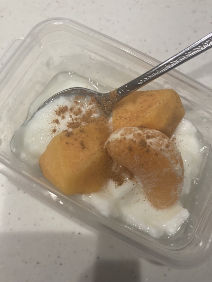 今日のヨーグルト♡みかん&柿 蜂蜜シナモンかけて