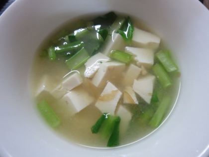 豆腐と小松菜と春雨の味噌汁