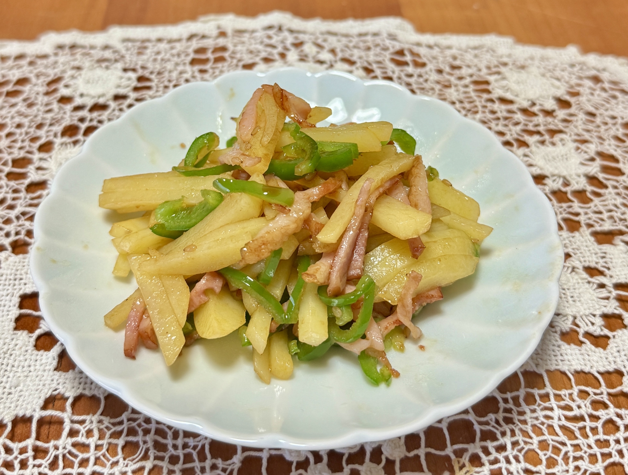 焼き肉のタレで☆じゃが芋 ピーマン ベーコン炒め