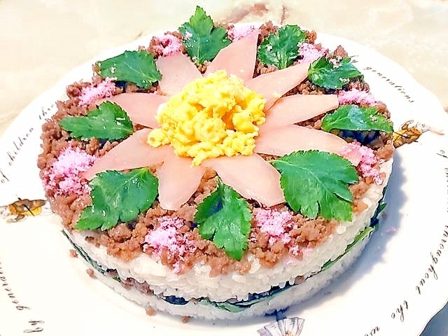 酢飯じゃない!ひき肉と卵のお花のチラシ寿司♪