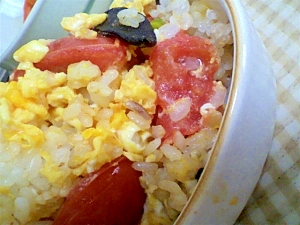 キクラゲトマトの卵チャーハン