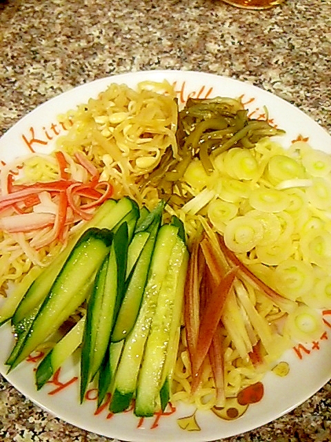 ざるつけ麺で冷やし中華風