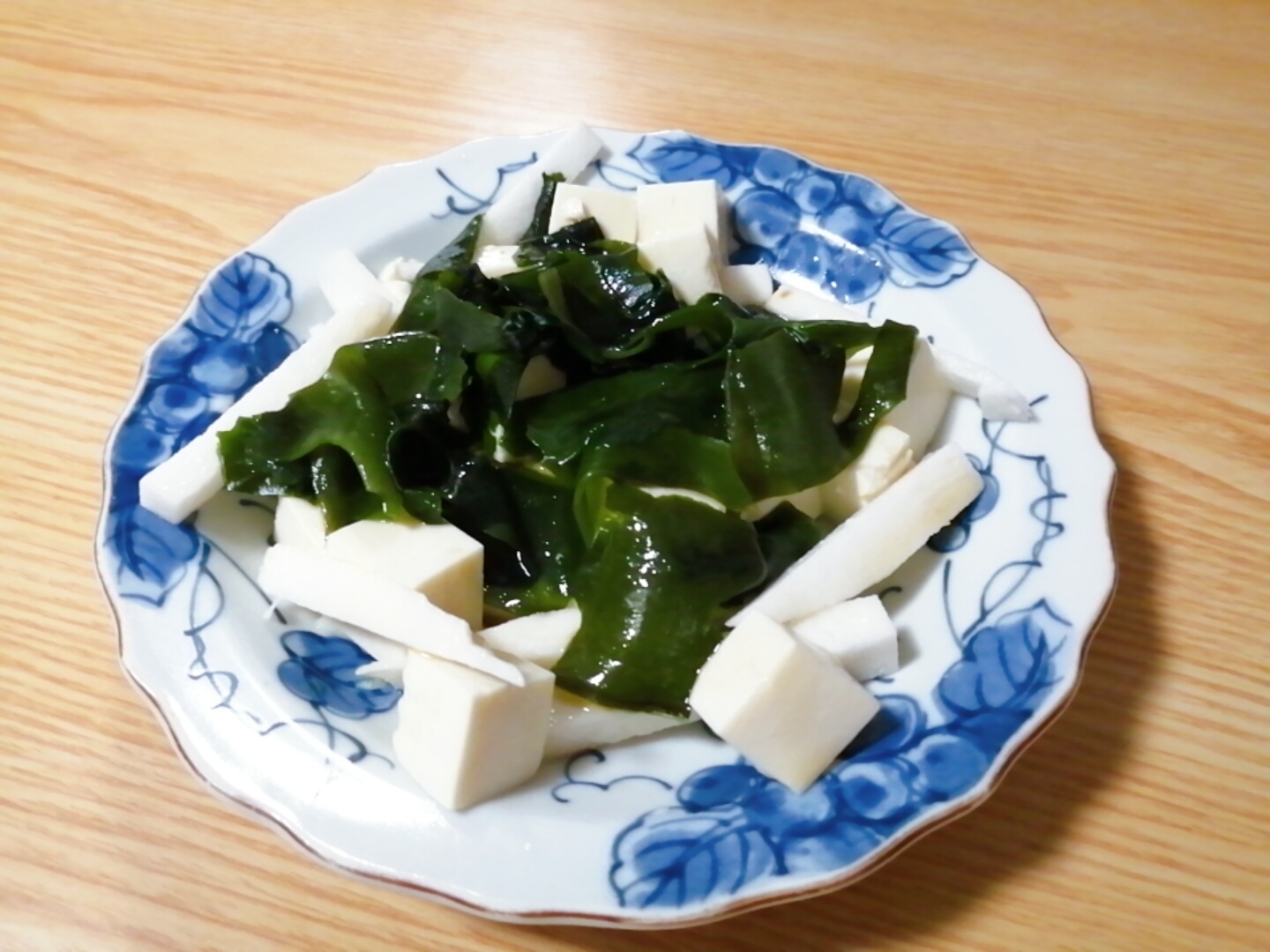 豆腐と長芋とわかめの中華サラダ