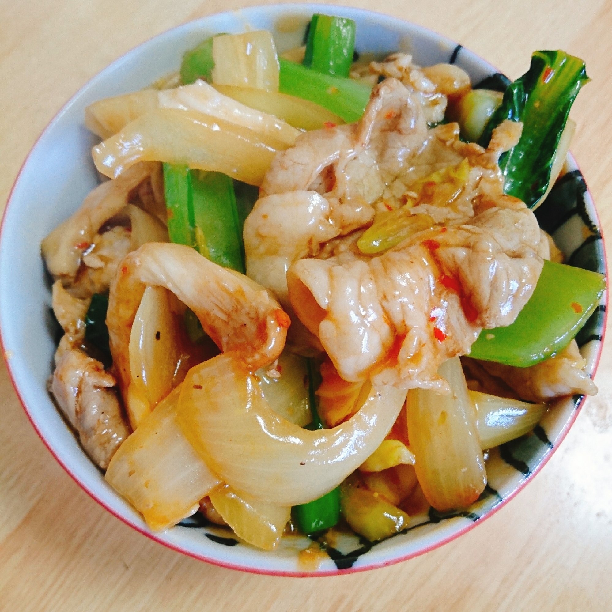 ピリ辛☆豚肉 玉ねぎ 小松菜の中華丼