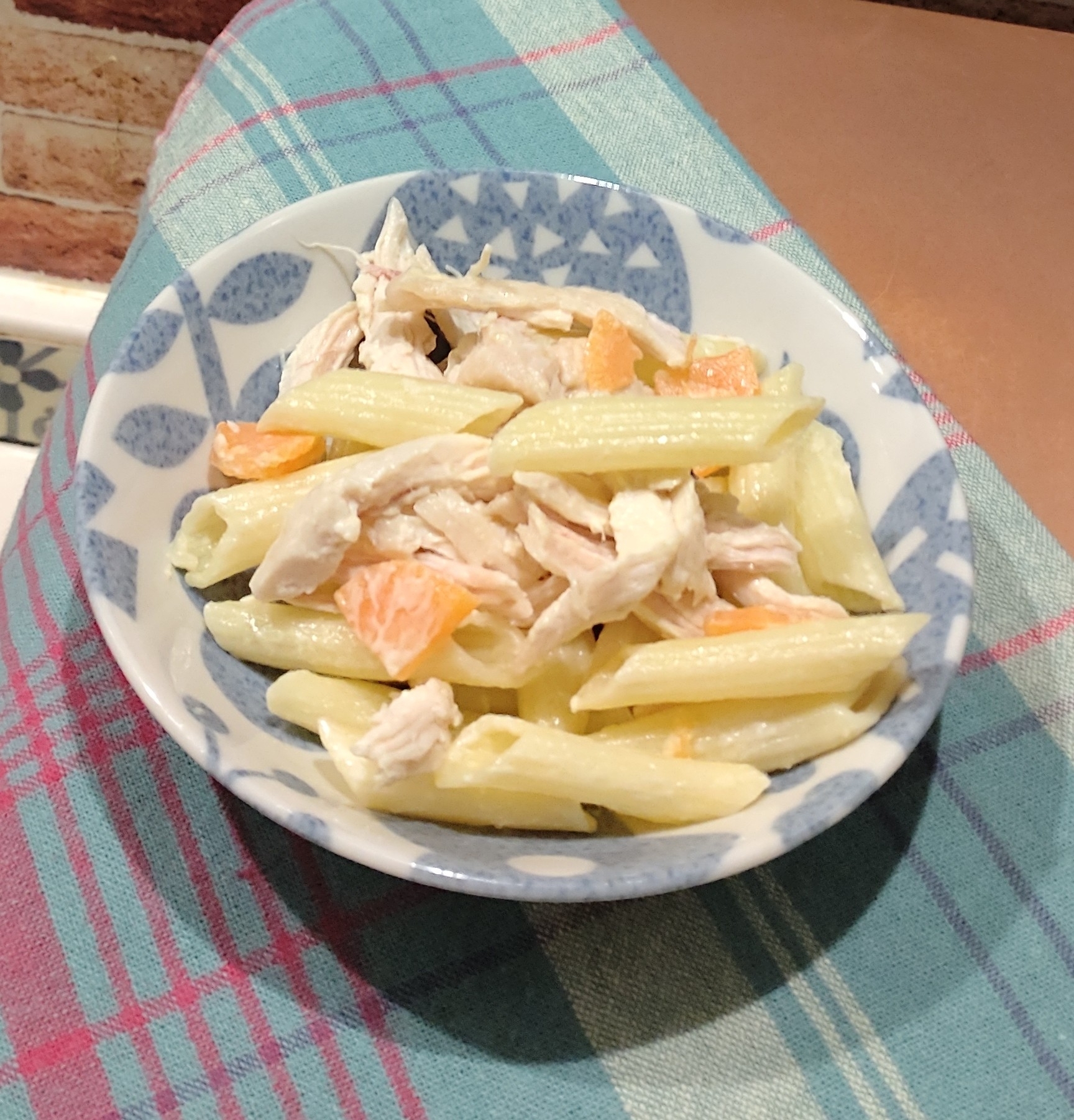茹で鶏とマカロニのサラダ