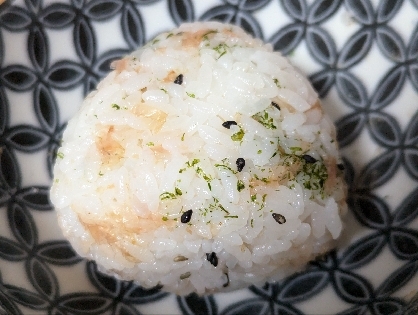 おかかと青海苔と黒ごまのおにぎり