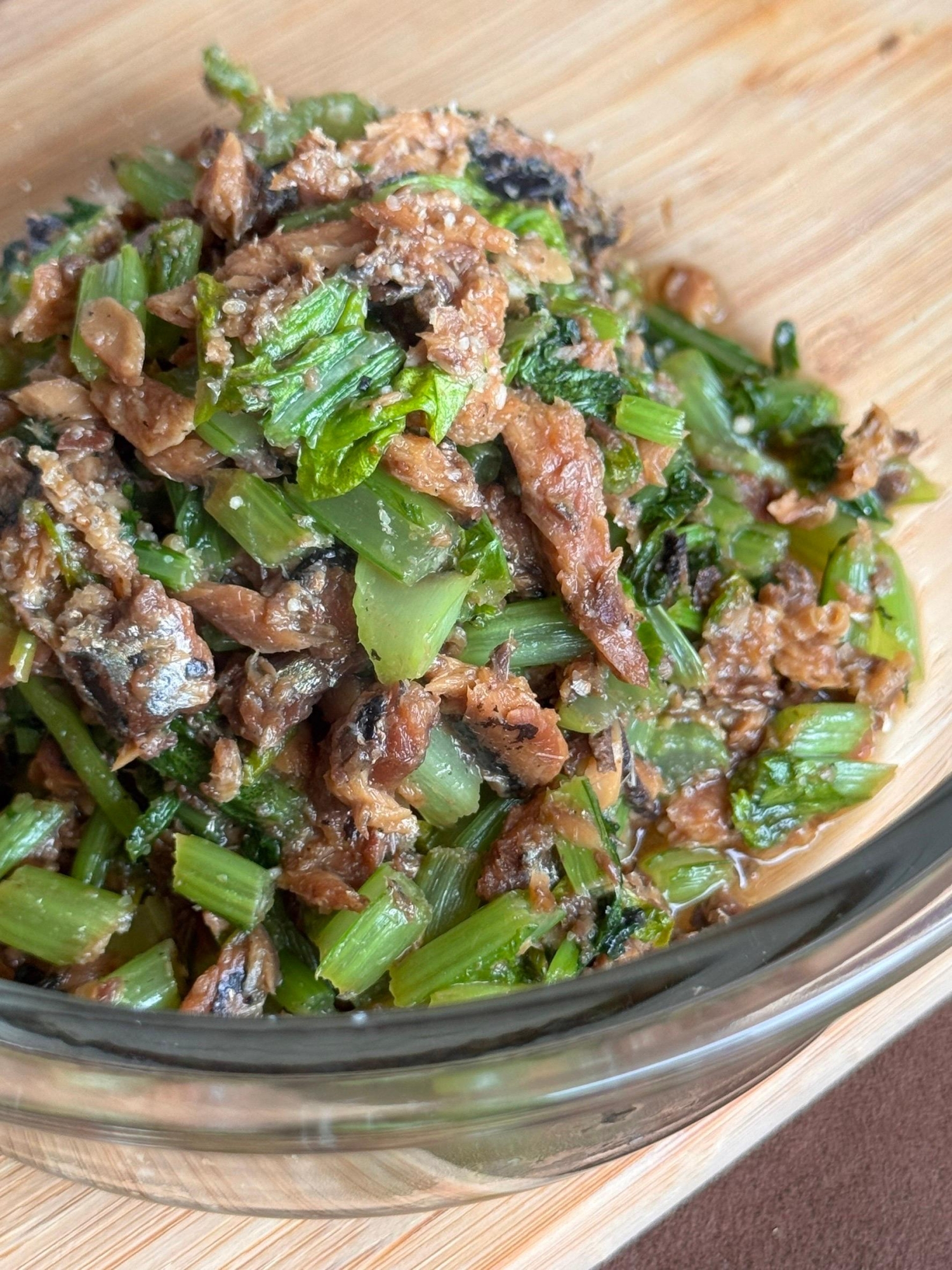 ごはんが進む！イワシ缶×カブの葉で即席おかず