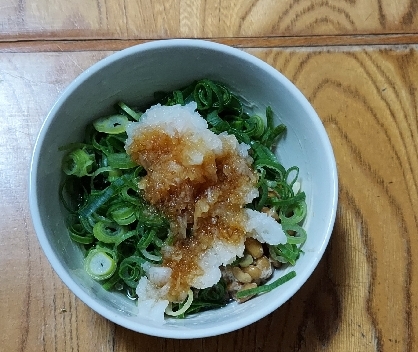 ごま油香る　ねぎ納豆丼