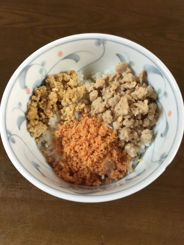 そぼろの3色丼