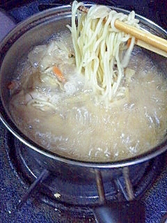 熱々！　鍋焼きラーメン