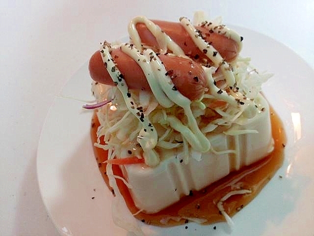 千切り野菜とウインナーの冷奴