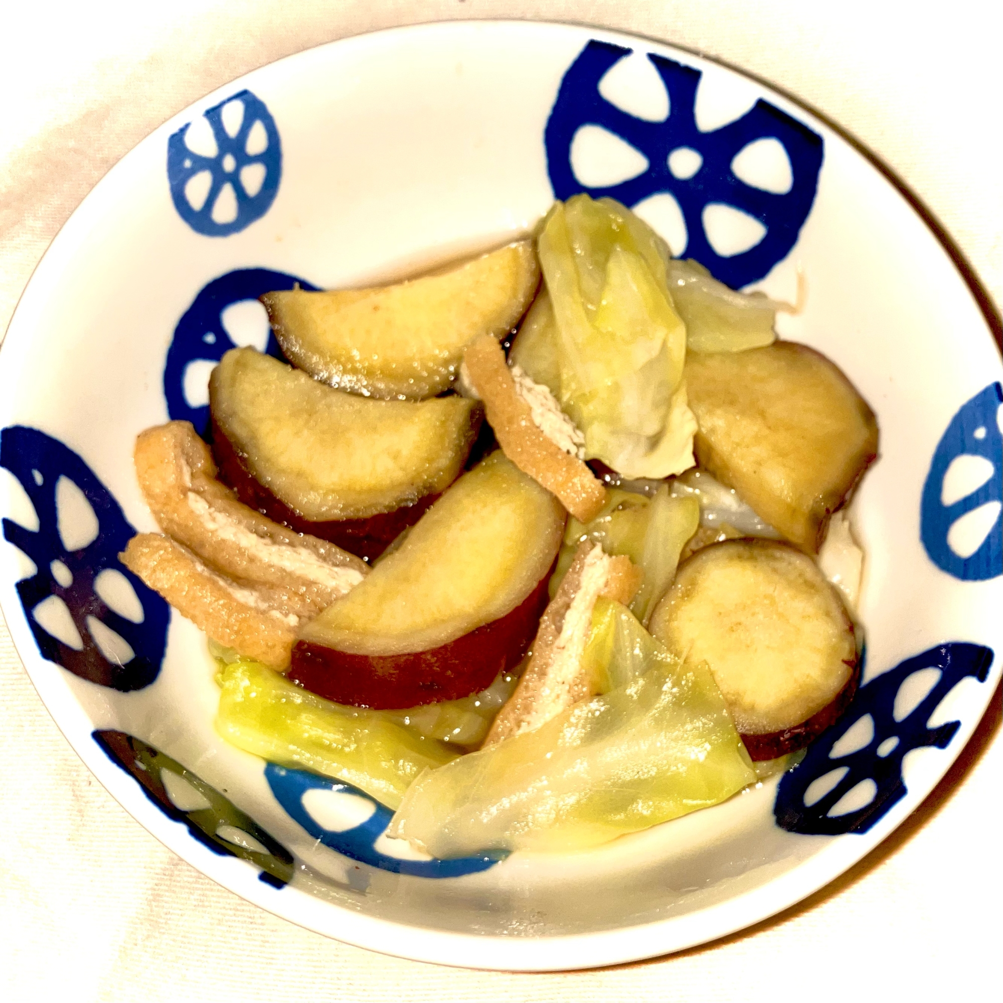 さつまいもとキャベツと刻み揚げの煮物