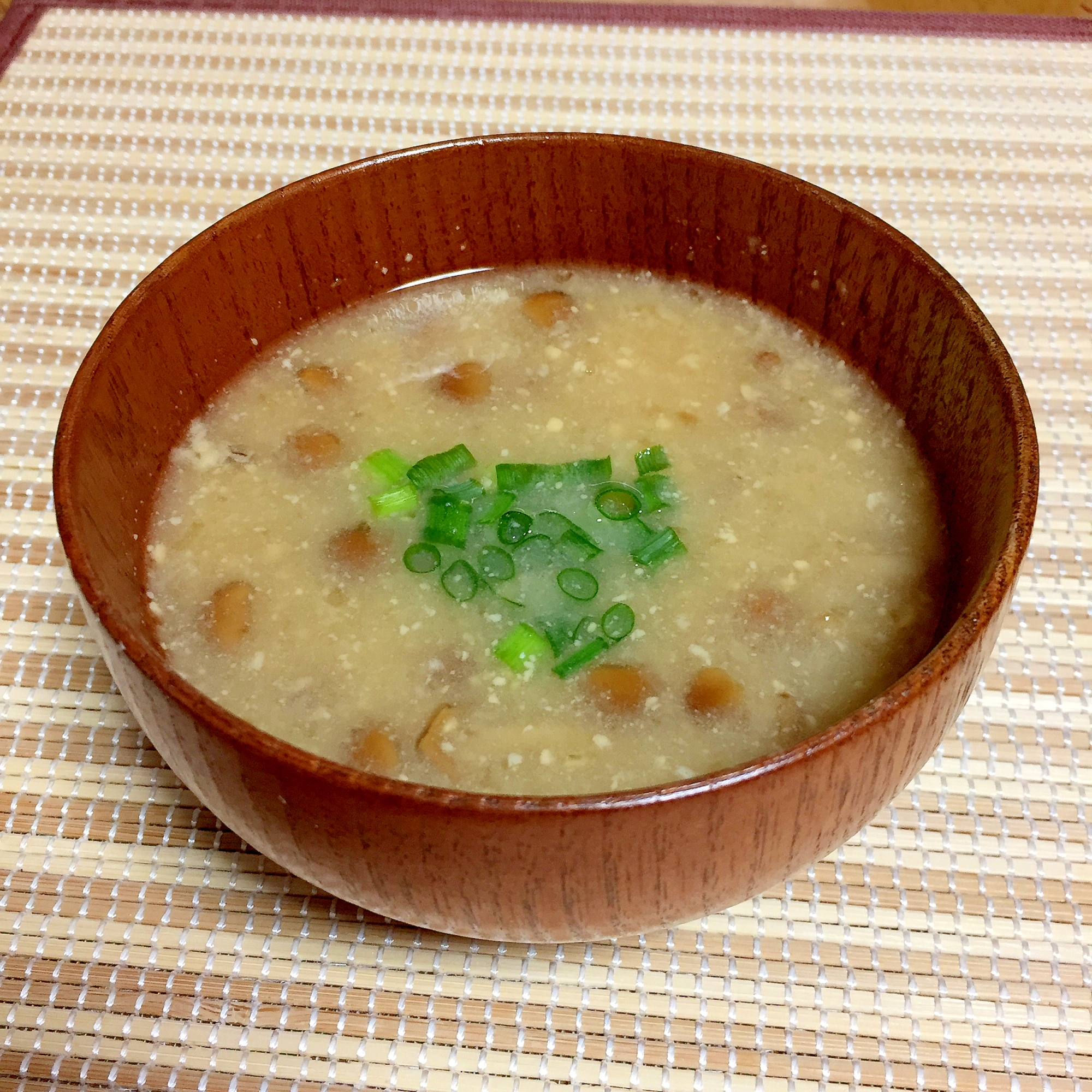 皮も汁も食べ切ります！おろしなめこ味噌汁♪