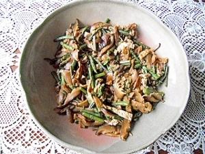 山菜と椎茸と油揚げの煮物