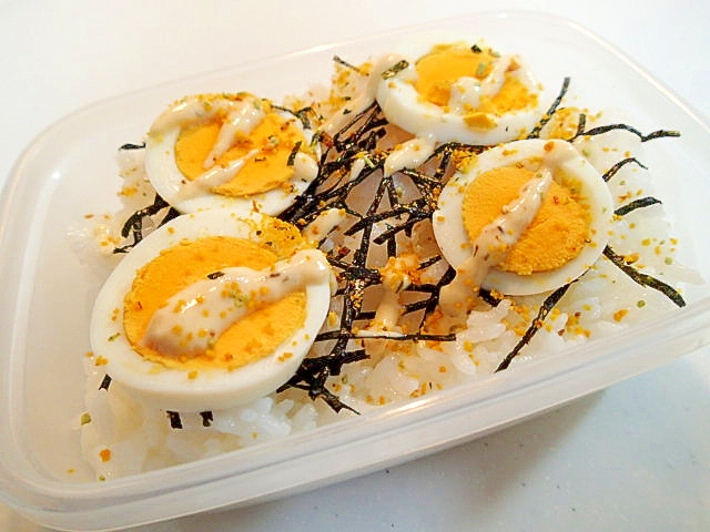 お弁当　刻み海苔とゆで卵ののりたまタルタルご飯
