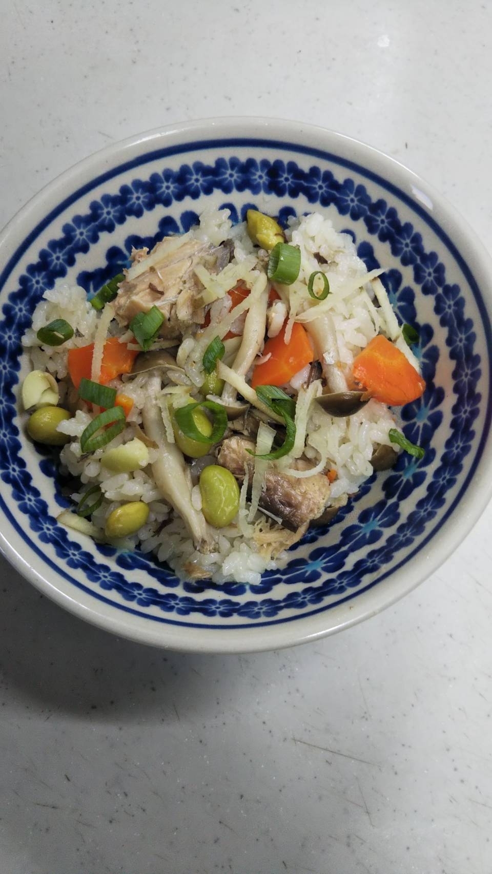 鯖缶を使って！旨みたっぷり鯖の炊き込みご飯