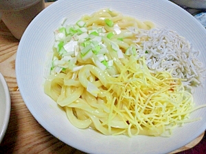 シラス入り☆カルボナーラ風釜玉うどん