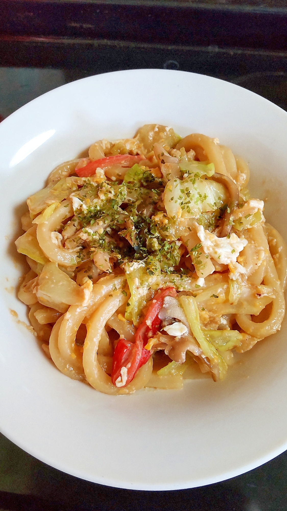 キャベツとカニカマと卵の焼きうどん